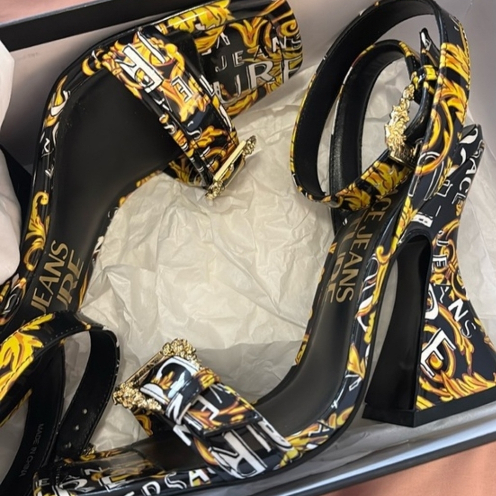 EUC Versace 💛 JEANS COUTURE Black and Gold Patterned Heels SZ 7.5 - Picture 4 of 11